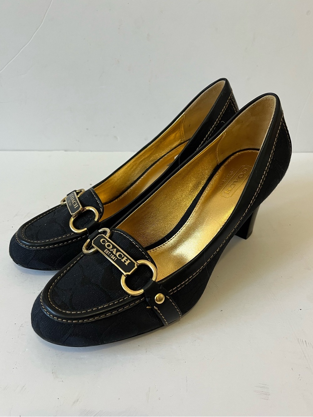 Coach black signature jacquard canvas gold logo plate Mid-Heel Pumps size 6.5 B
